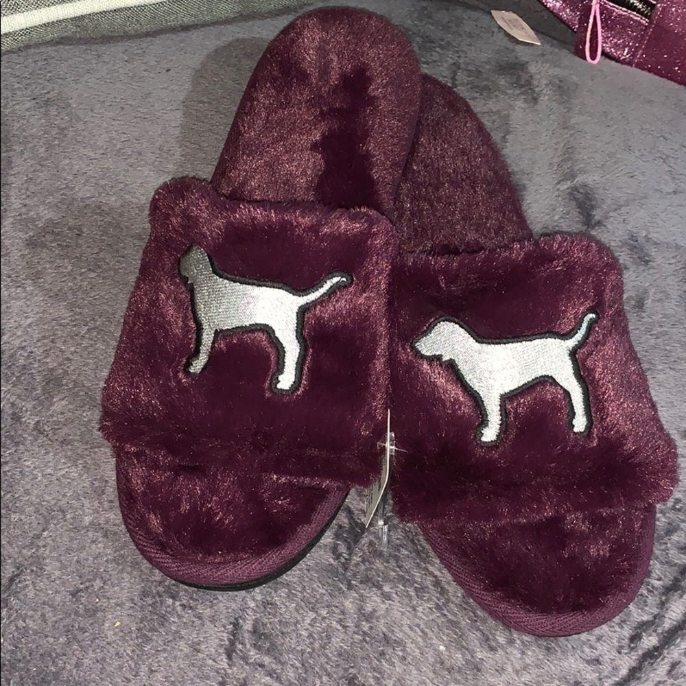 Pink VS slippers ✨